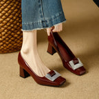 Damen Hochglanz-Pumps mit funkelnder Schmuckapplikation und komfortablem Blockabsatz