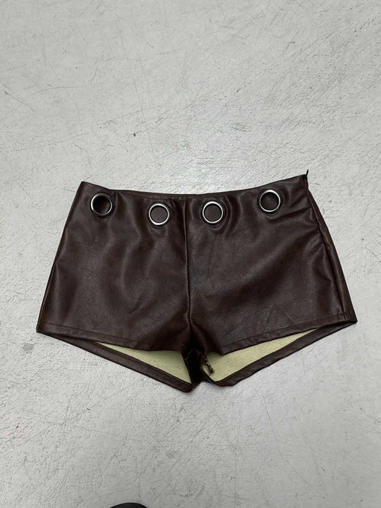 Damen Kunstleder-Shorts mit dekorativen Ösen R&B
