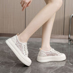 Damen modische Plateausneaker mit floraler Spitze und bequemer Sohle R&B