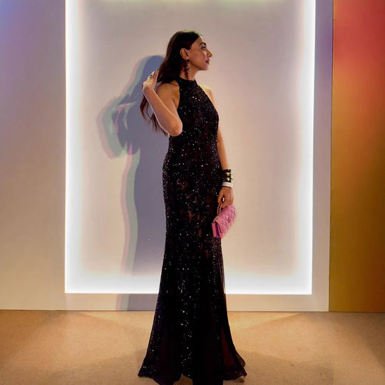 Damen Abendkleid mit schimmerndem Paillettenbesatz und stilvollem Halterdesign R&B