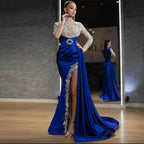 Damen Elegantes Abendkleid mit aufwendigen Spitzenapplikationen und hohem Schlitz R&B