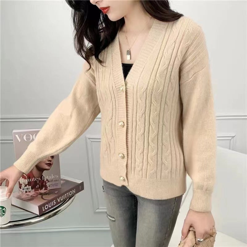 Damen Strickjacke mit elegantem Zopfmuster und hochwertigen Knopfdetails R&B