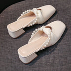 Damen Elegante Mules mit perlenverzierten Riemen und niedriger Blockabsatz