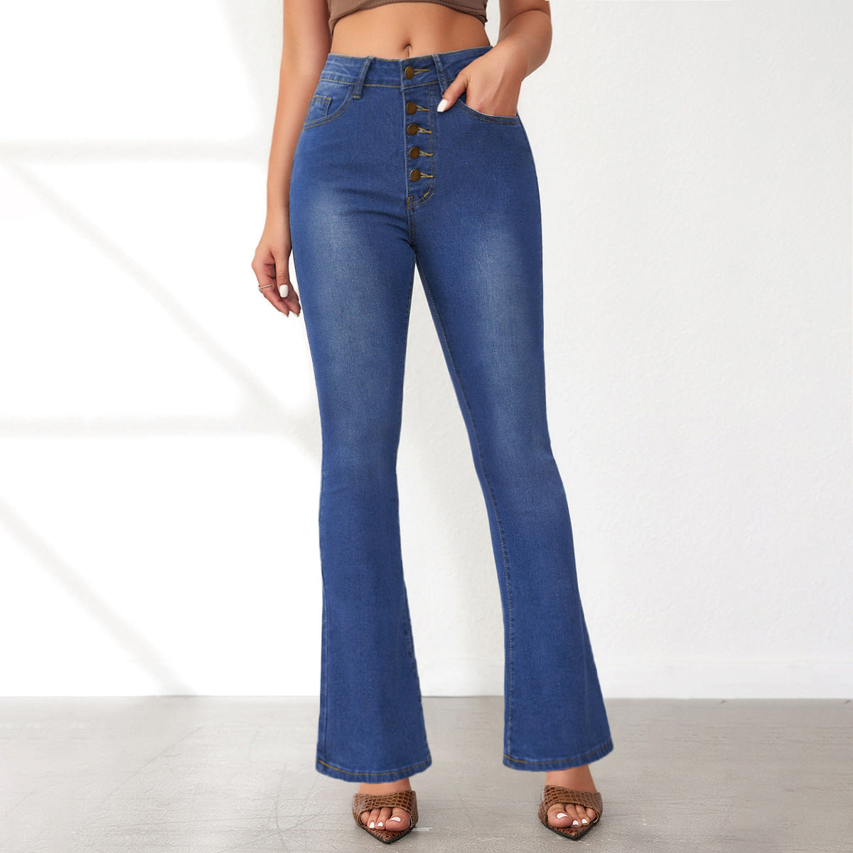 Damen Flared Jeans mit hohem Bund und Knopfdetail R&B