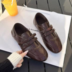 Damen bequeme Mokassins mit doppelten Riemen und eleganter Oberflächenstruktur R&B