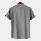 Herren Kurzarmhemd mit modernem Henley-Ausschnitt und entspannter Passform