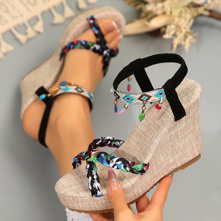 Damen Wedge-Sandalen mit buntem Geometrie-Muster und stylishen Riemen R&B