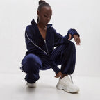 Damen elegantes Velours-Loungewear-Set im sportlichen Design mit kontrastierenden Streifen