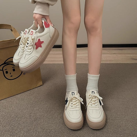 Damen Sportliche Sneakers mit verspielten Stern-Applikationen und bequemer Sohle R&B