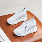 Damen Komfortable Slip-On Sneakers mit luftiger Oberflächenstruktur und rutschfester Sohle R&B