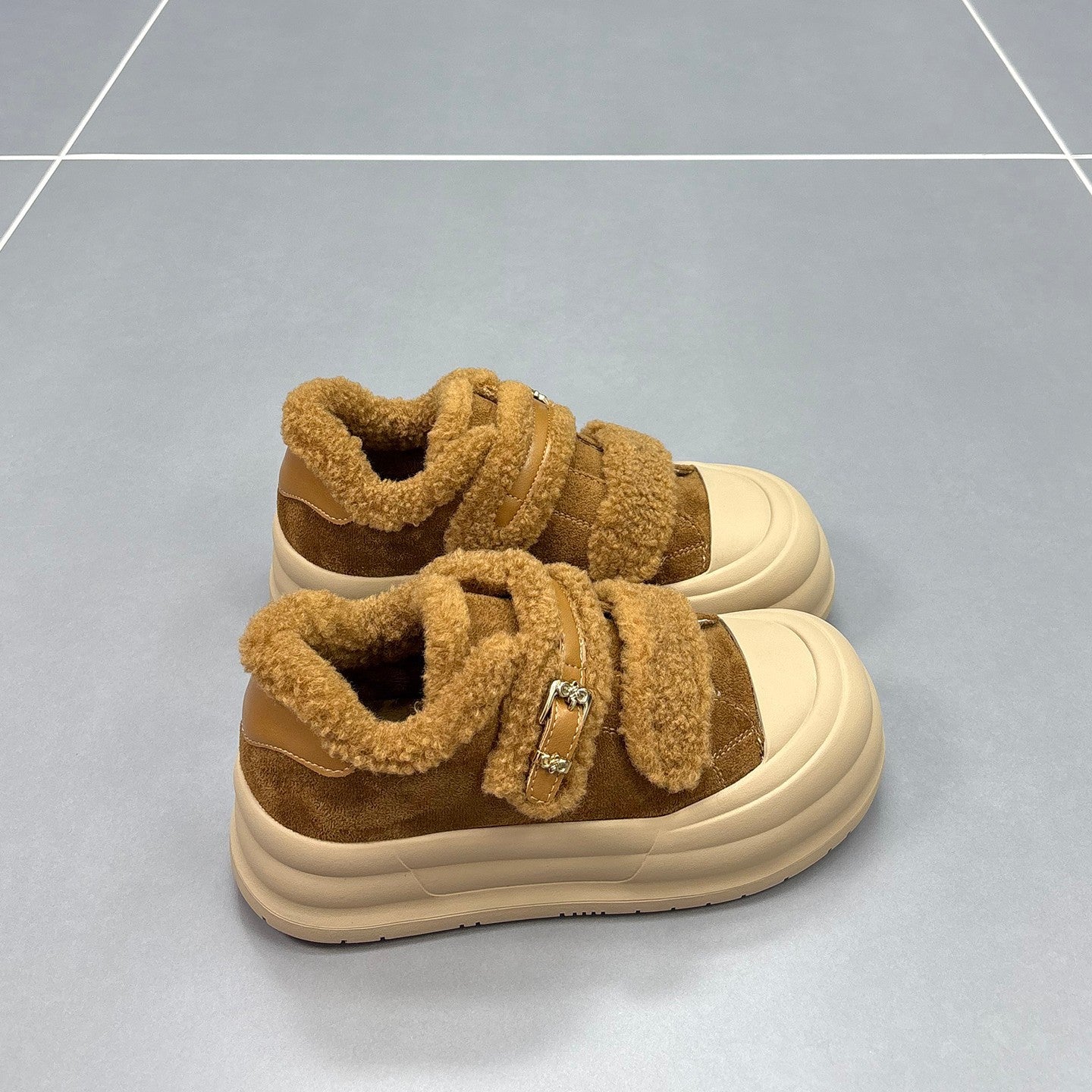 Damen Komfortable Sneaker mit kuscheligem Fleece-Futter und praktischen Klettverschlüssen R&B