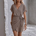 Damen Wickelkleid mit schmeichelndem Muster und Bindegürtel R&B