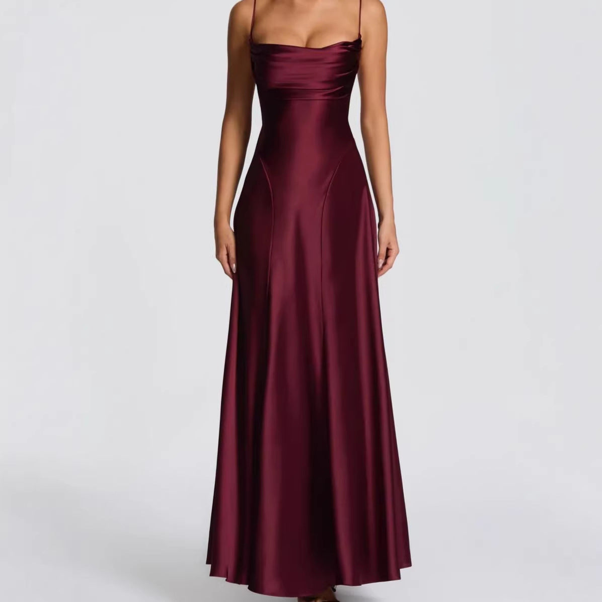 Damen Elegantes Maxi-Kleid mit fließendem Satin und verführerischem Spaghettiträger