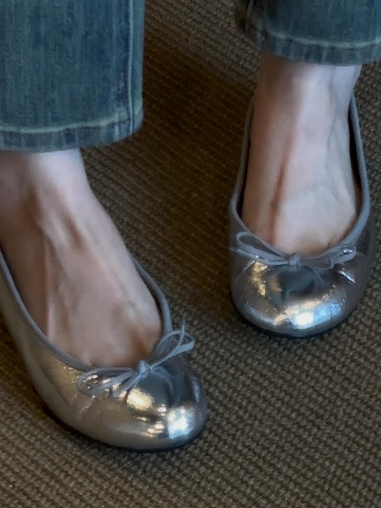 Damen Ballerinas aus glänzendem Leder mit verspieltem Schleifendetail