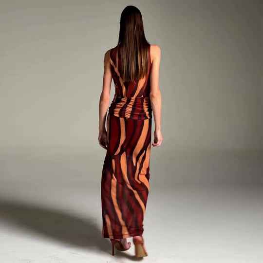 Damen elegantes Maxikleid mit einzigartigem Streifenmuster und hohem Kragen R&B
