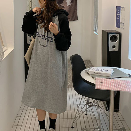 Damen Hoodie-Kleid im lässigen Oversized-Stil mit grafischem Druck und seitlichen Eingrifftaschen R&B