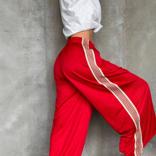 Damen weite Sporthose mit diagonalen Streifen R&B
