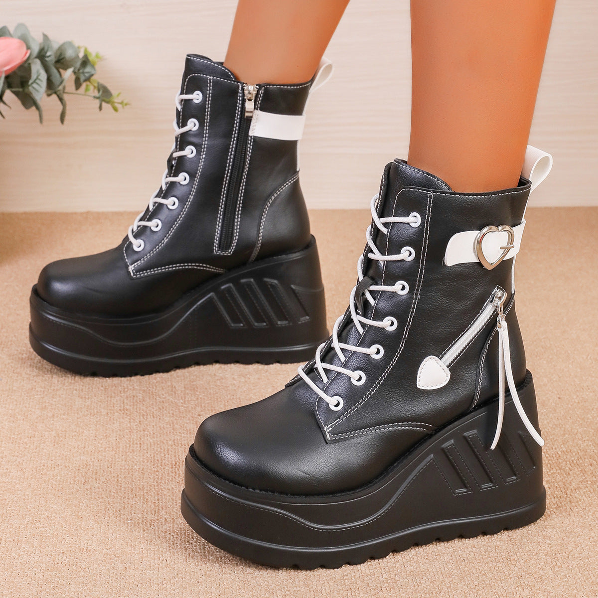 Damen Wedge-Stiefeletten mit hohem Plateau und modischen Details R&B