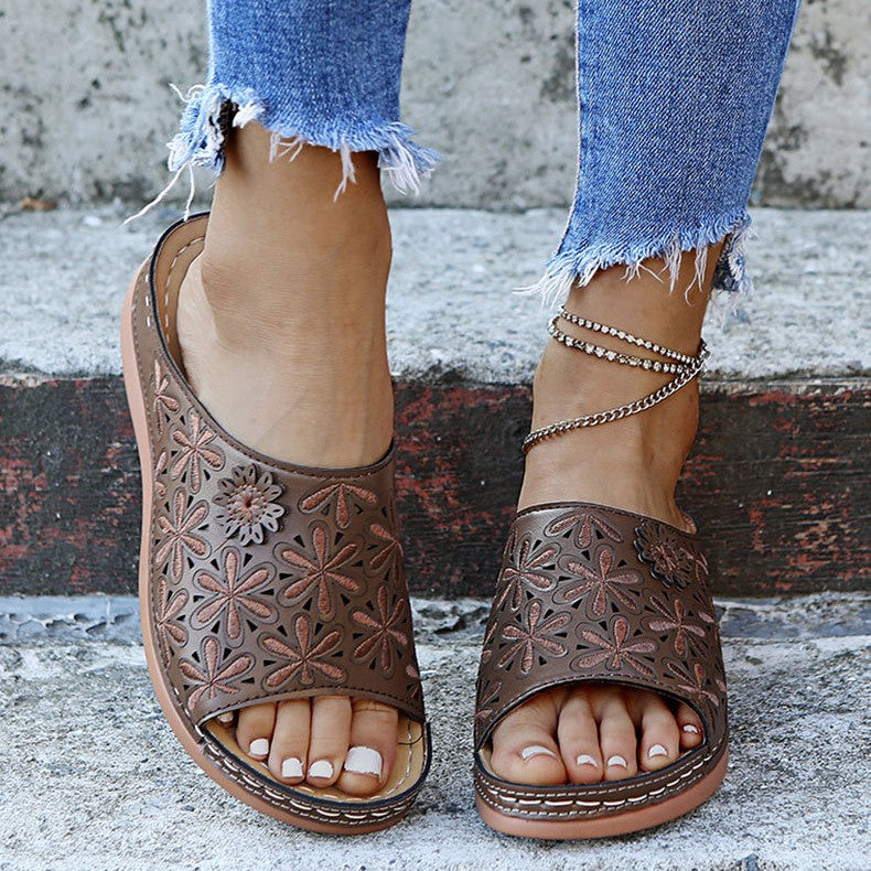 Damen Komfortable Clogs mit floralen Applikationen und anatomischem Fußbett R&B