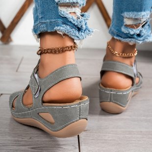 Damen Komfortable Sandalen mit atmungsaktiven Cut-Outs und verstellbaren Riemen R&B