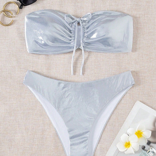 Damen Bandeau-Bikini mit glänzendem Oberteil und hohem Beinausschnitt R&B
