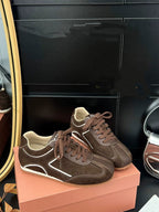 Damen Sneaker aus luxuriösem Wildleder mit sportlichem Design und atmungsaktiver Sohle R&B