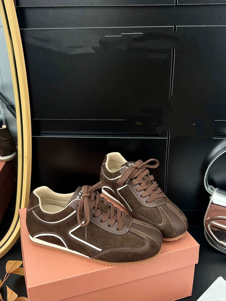 Damen Sneaker aus luxuriösem Wildleder mit sportlichem Design und atmungsaktiver Sohle R&B