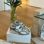 Damen Sportliche Klettverschluss-Sneaker mit atmungsaktiver Netzstruktur und glänzender Oberfläche