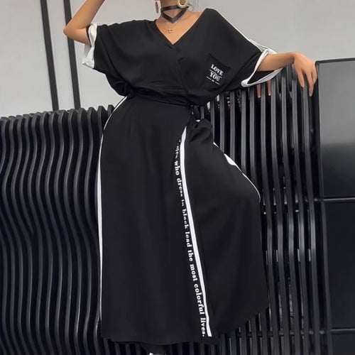 Damen nan sportlich-elegantes Maxikleid mit V-Ausschnitt, Taillengürtel, Kontrastseitenband und Brusttasche R&B