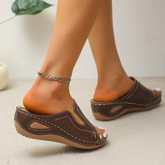 Damen lässige Leder-Sandalen mit verstellbarem Riemen und anatomischem Fußbett R&B