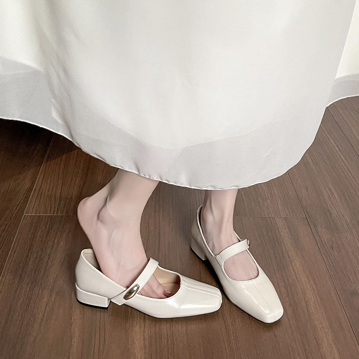 Damen edle Ballerinas mit modischem Riemen und quadratischer Zehenform