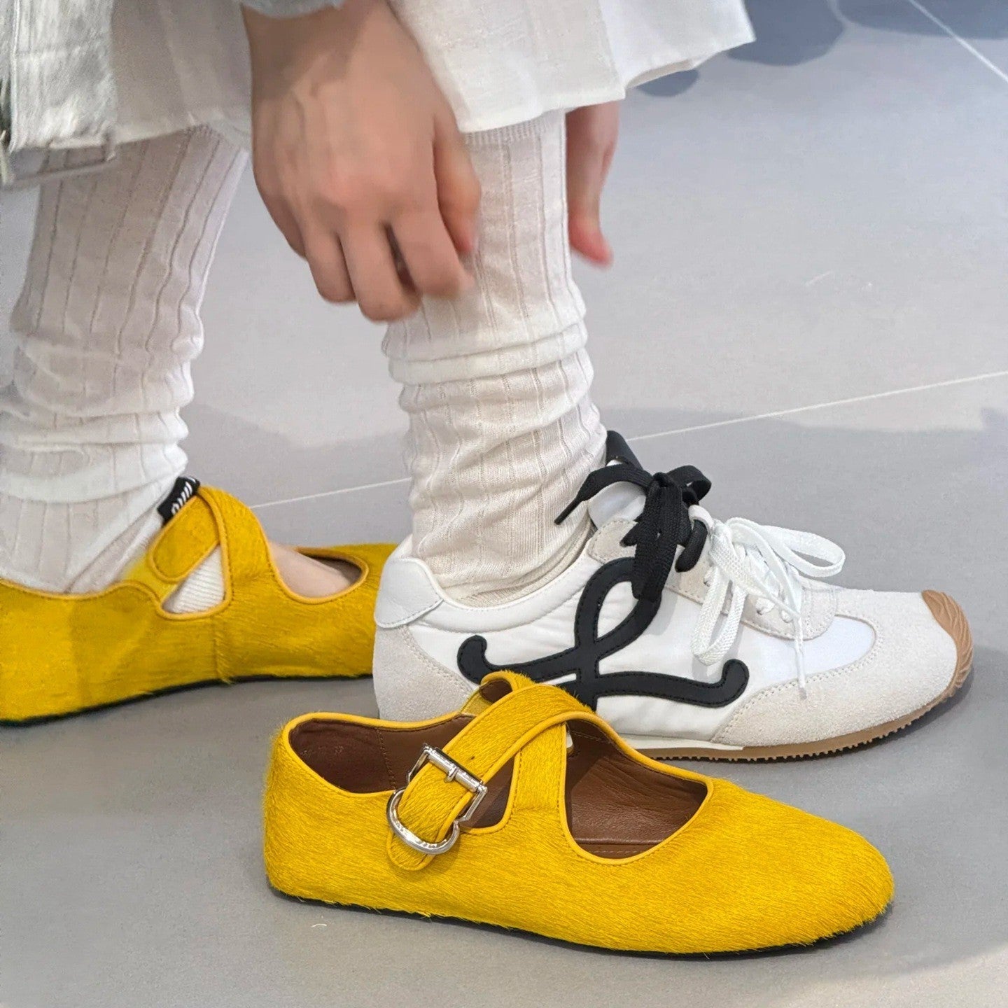 Damen Ballerinas mit elegantem Riemen und geschwungener Form R&B