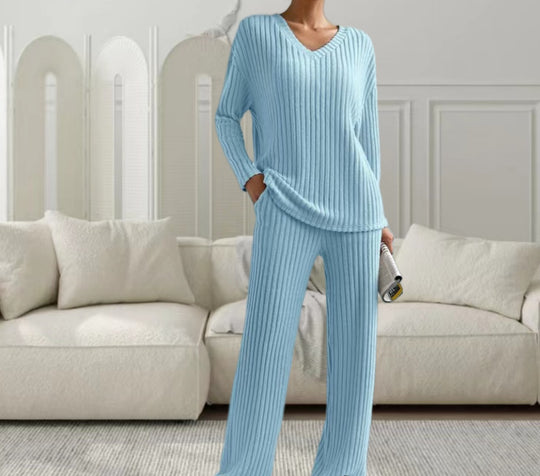 Damen Strickanzug mit modischem V-Ausschnitt und feinem Rippdesign R&B