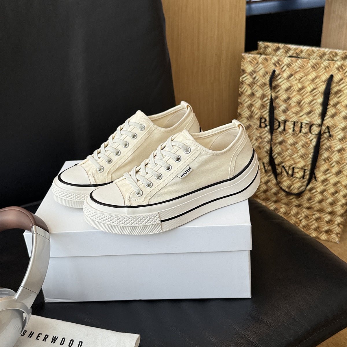Damen Modische Sneakers im lässigen Stil mit auffälligen Schnürsenkeln
