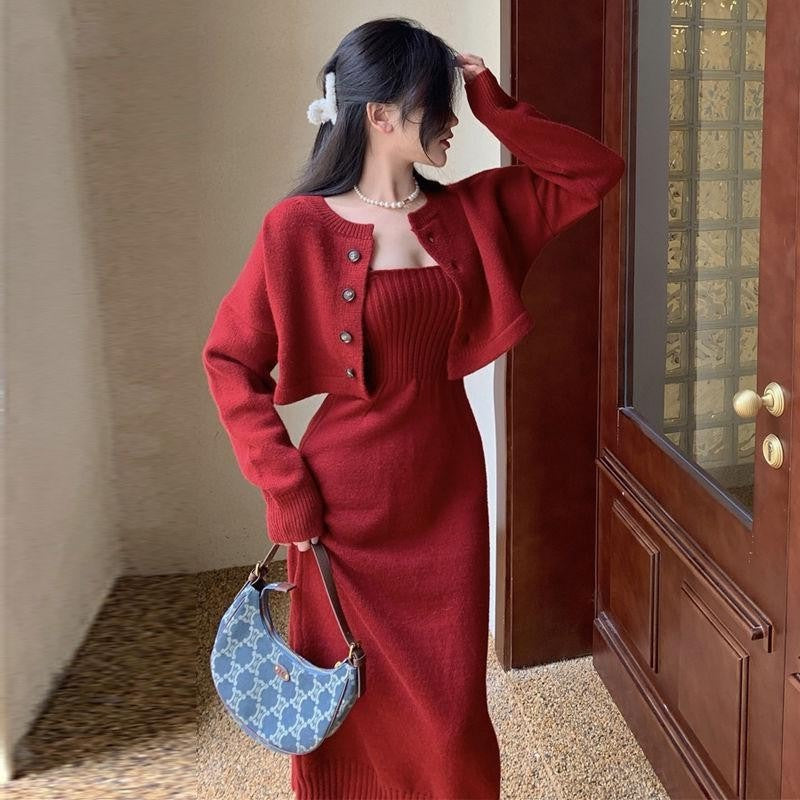 Damen Strickkleid mit taillierter Jacke und Knopfdetails