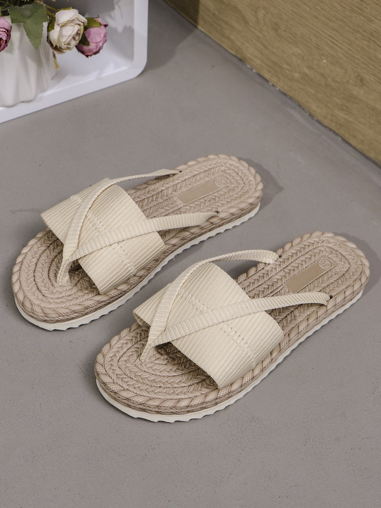 Damen Komfortable Zehentrenner-Sandalen mit geflochtenem Detail R&B