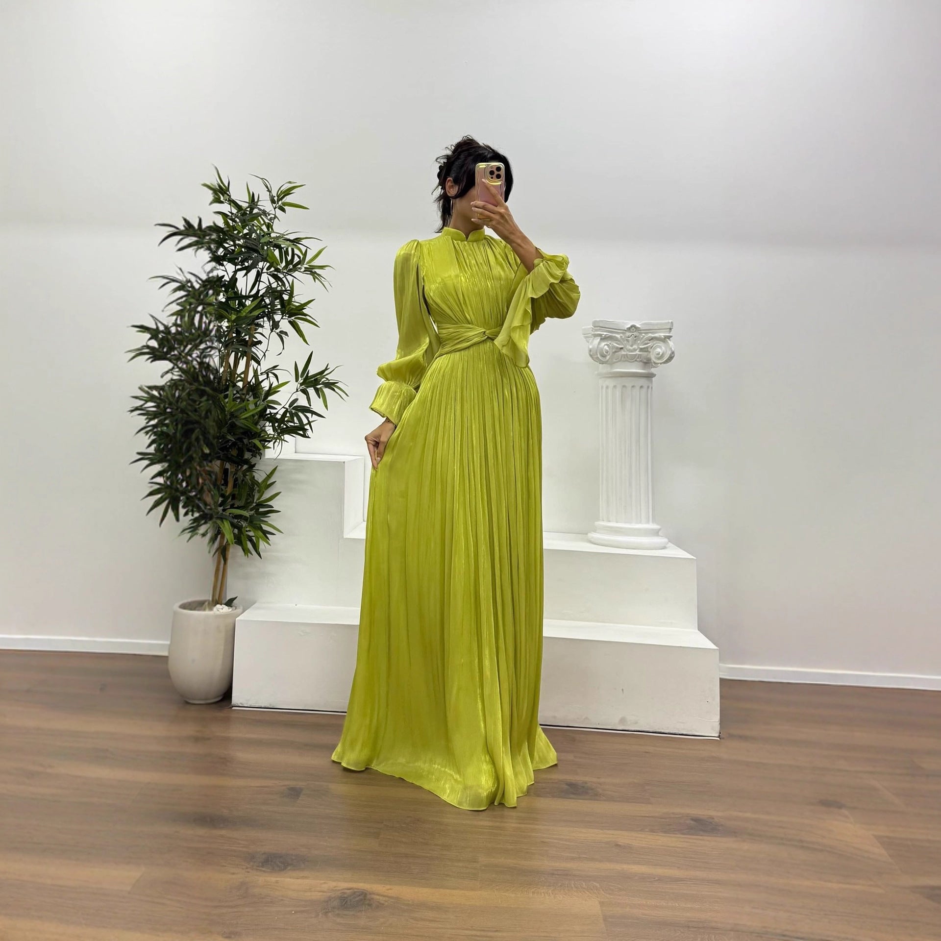 Damen Maxikleid mit figurschmeichelndem Schnitt und eleganter Raffung EB