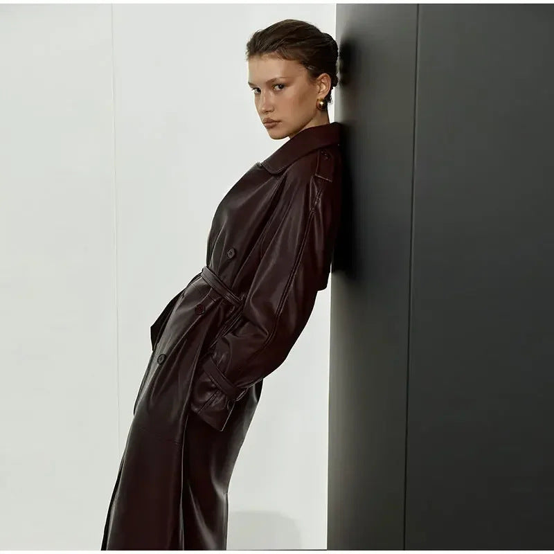 Damen Eleganter Kunstleder-Trenchcoat mit tailliertem Gürtel R&B