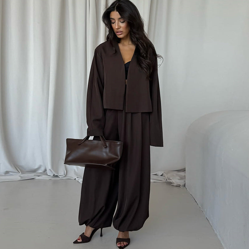 Damen lässiger Hosenanzug mit cropped Jacke und weitem Schnitt R&B