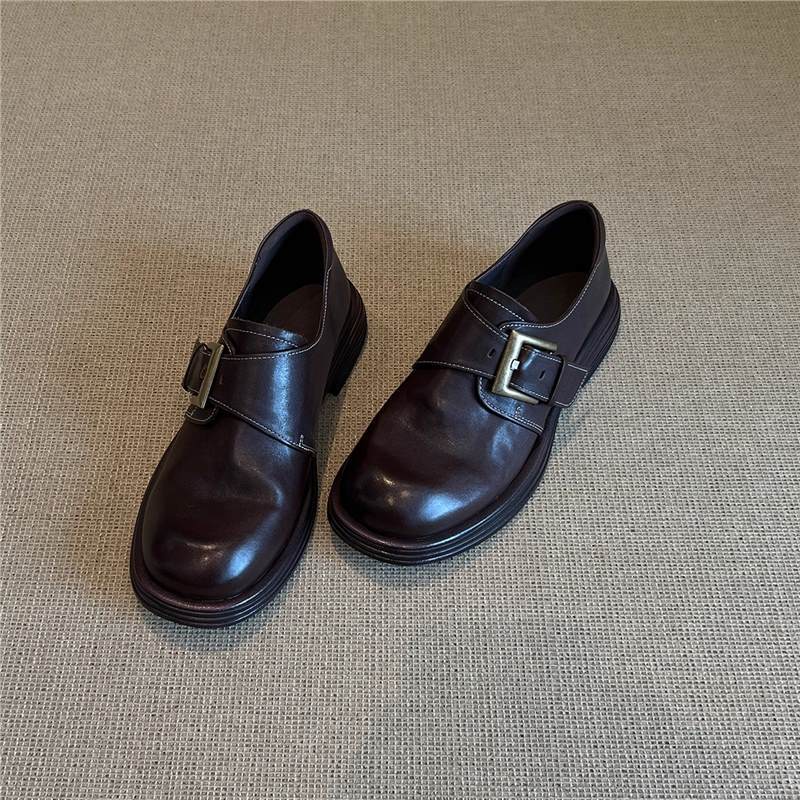 Damen weiche Lederschuhe mit modischer Schnallenverzierung R&B