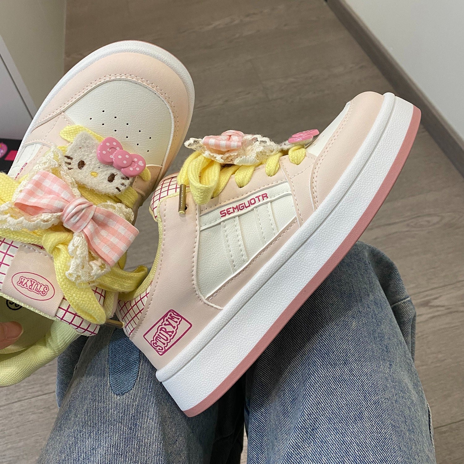 Damen Modische Sneakers mit verspieltem Tiermotiv und bunten Applikationen
