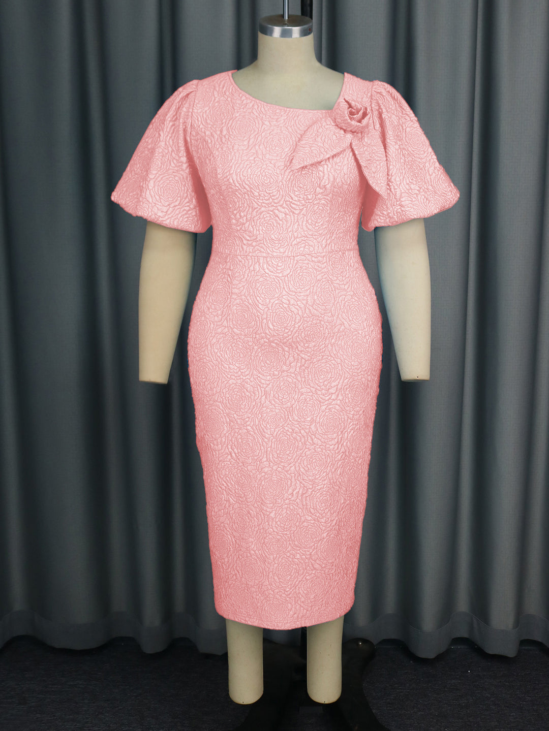Damen elegantes Etuikleid mit fließenden Puffärmeln und Blumenapplikation R&B