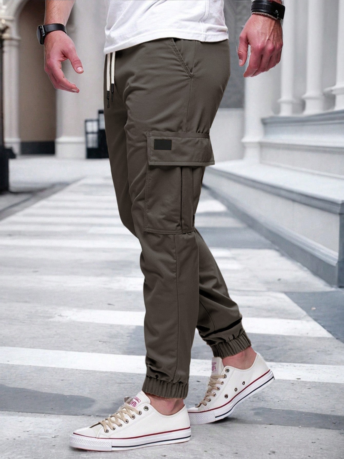 Herren Cargo-Hose mit elastischem Bund und multifunktionalen Taschen