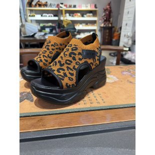 Damen Sandalen mit modernem Plateau-Design R&B