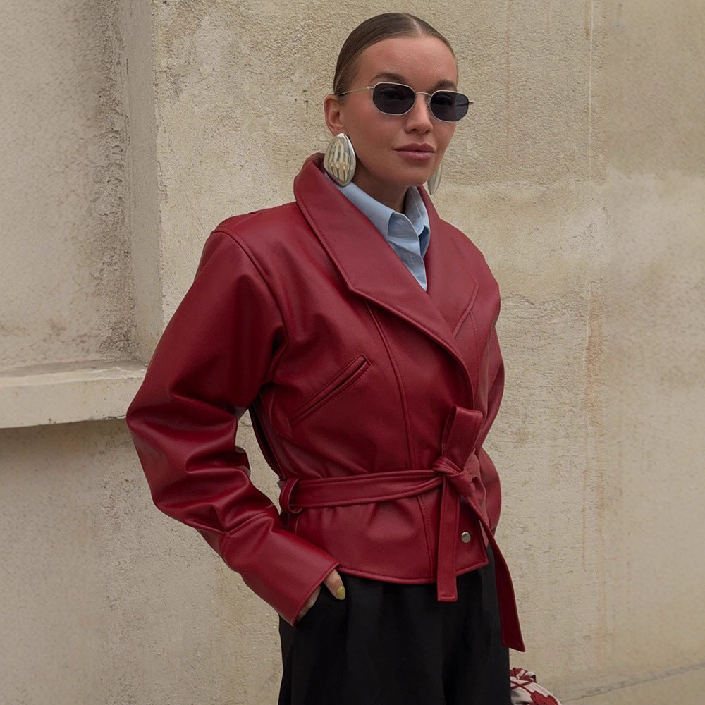 Damen modische Kunstlederjacke mit Gürtel und steigendem Kragen R&B