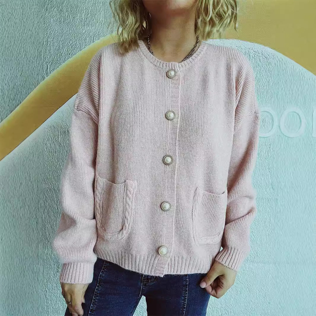 Damen Strickjacke mit dekorativen Perlenknöpfen und praktischen Taschen R&B