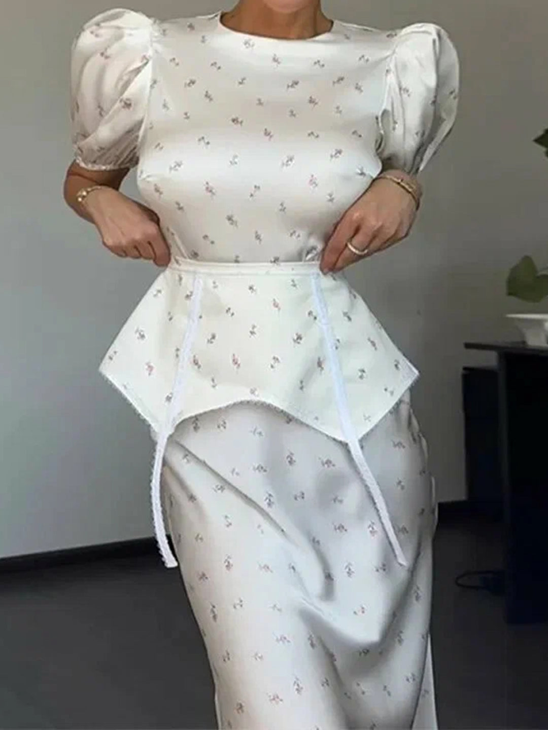Damen Elegantes Oberteil mit Puffärmeln und verspieltem Taillierungsdetail R&B