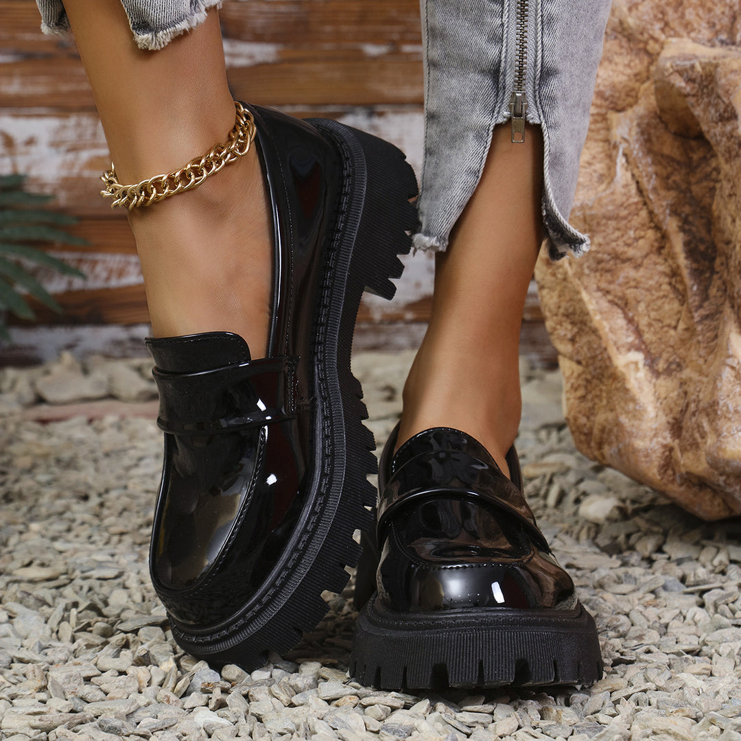 Damen modische Slip-On Loafers mit robustem Profil und glänzendem Finish R&B