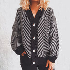 Damen Strickjacke mit modernem Zickzackmuster und kuscheligem Material R&B