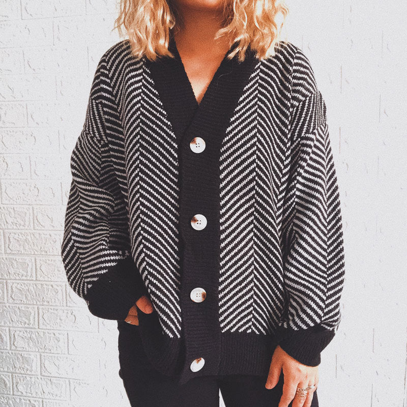 Damen Strickjacke mit modernem Zickzackmuster und kuscheligem Material R&B